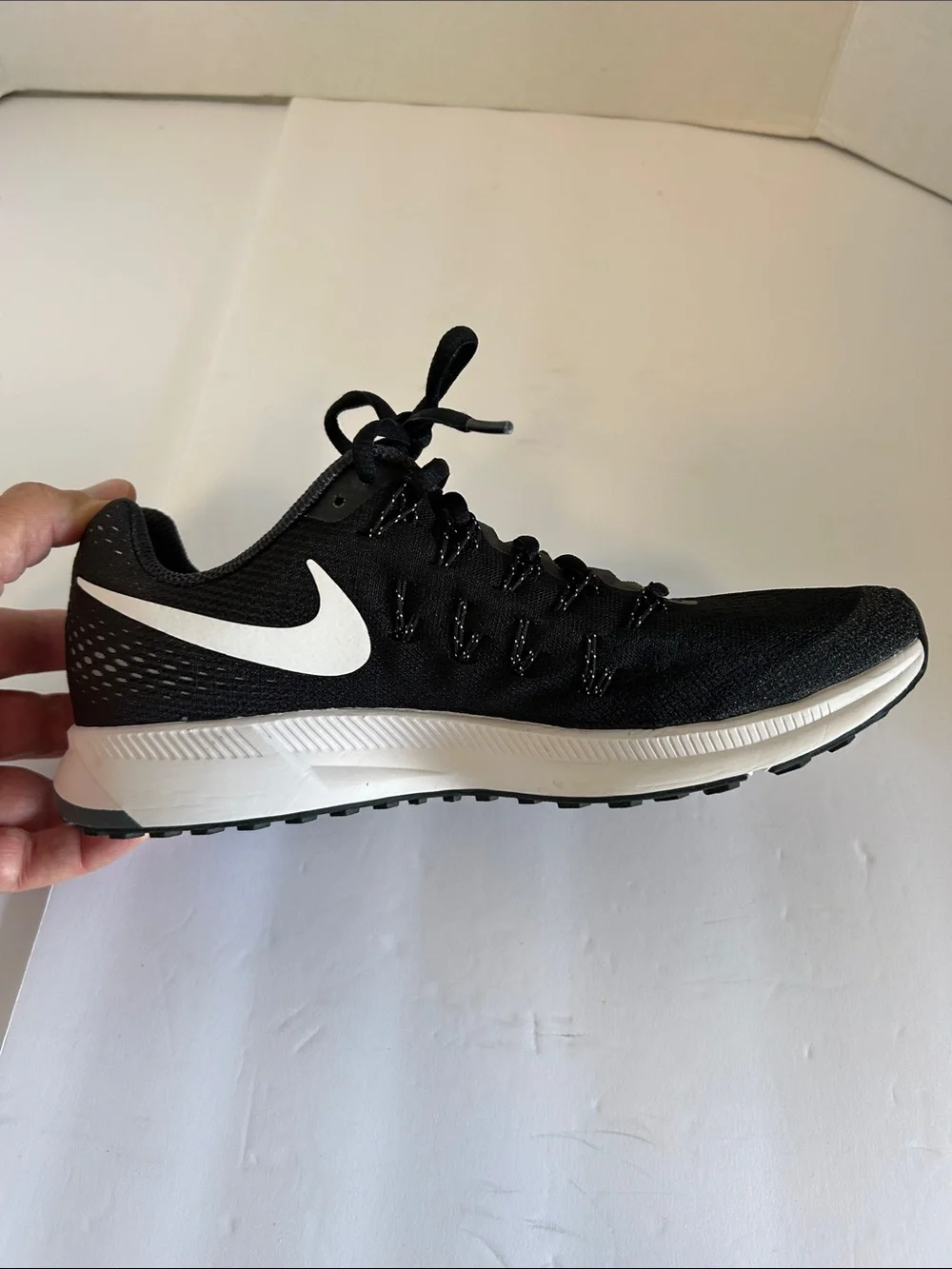 Nike WOMEN’s Black and White Athletic Running Shoes NIKE AIR ZOOM PEGASUS 33